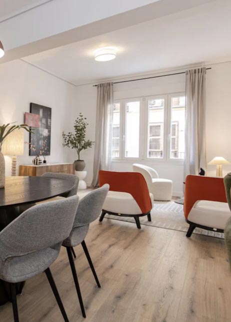 Elegante piso exterior reformado de 3 habitaciones